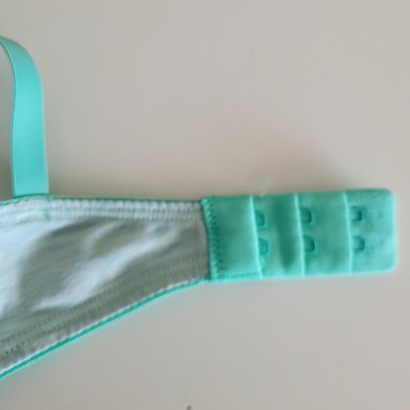 🌺 Victoria's Secret Fishnet Lace Bra - Picture 4 of 6